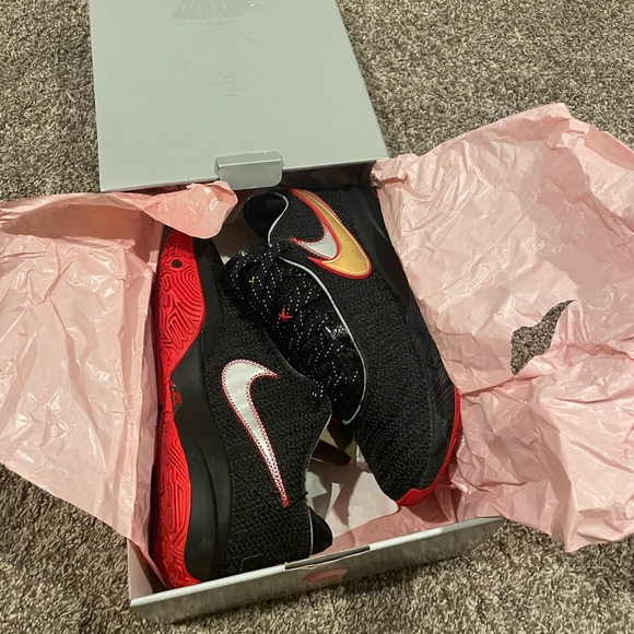 LeBron James Shoes 10. - Picture 7 of 7